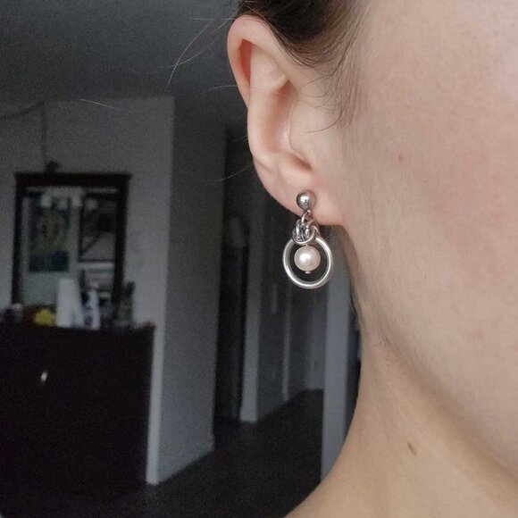 Vintage classic silver and pearl hoop earrings - Picture 7 of 7